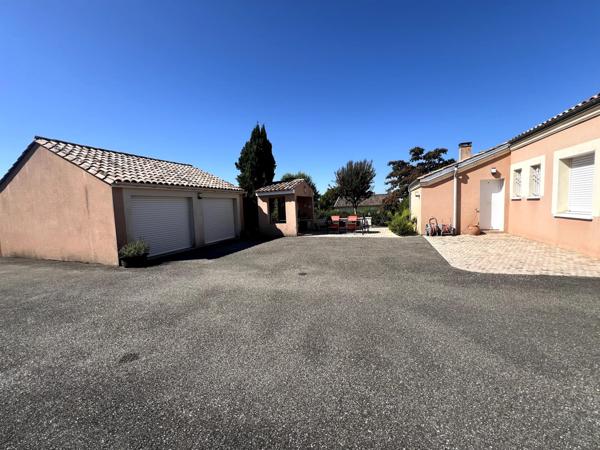 Maison avec double garage, atelier