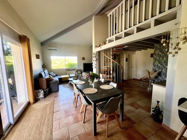 Maison avec double garage, atelier