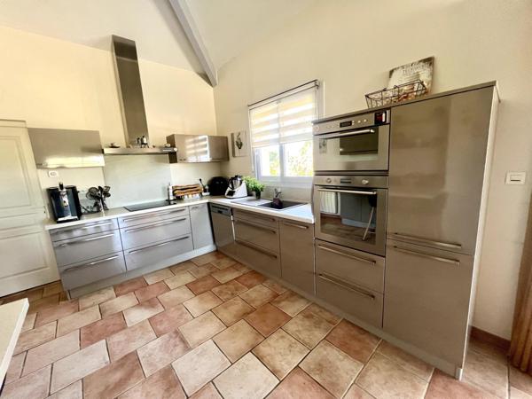 Maison avec double garage, atelier