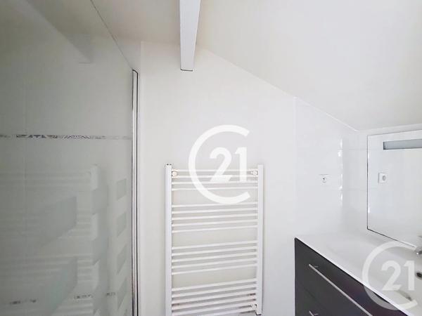 Maison à vendre  3 pièces - 40 m 2   SAINTES  - 17