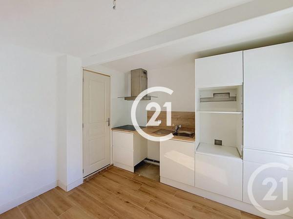 Maison à vendre  3 pièces - 40 m 2   SAINTES  - 17