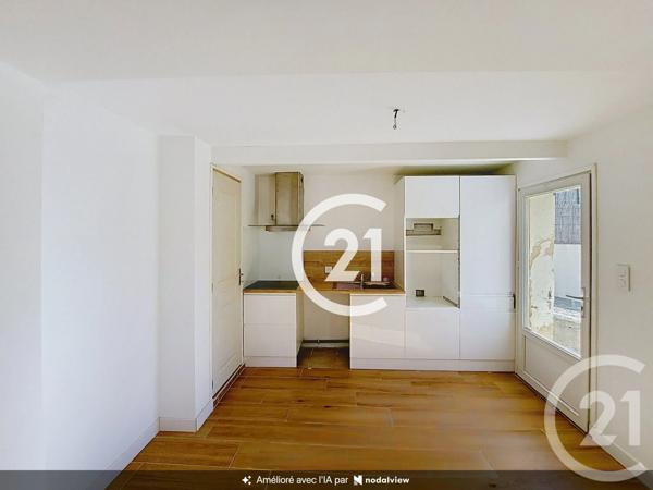 Maison à vendre  3 pièces - 40 m 2   SAINTES  - 17