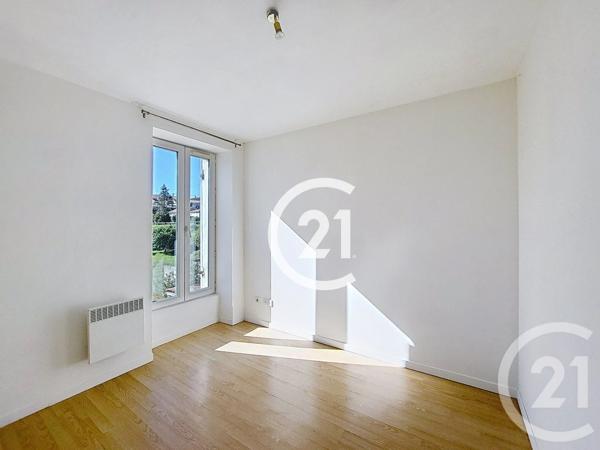 Maison à vendre  3 pièces - 40 m 2   SAINTES  - 17