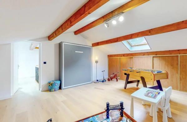 Sainte-Foy-les-Lyon - Maison d'environ 240 m² - Terrain de 633 m² avec piscine