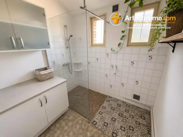 Vente                                                      Maison
                        
                     7 pièces                      167 m2                     à Vitré