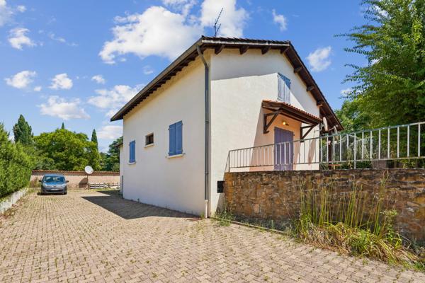 COLLONGES AU MONT D'OR - maison 215m² - terrain 1561m² -4 chambres - Piscine - Garage - sous-sol 65 m²
