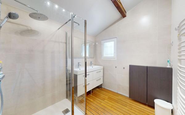 Maison à vendre    7 pièces • 172,77 m2 Chassieu