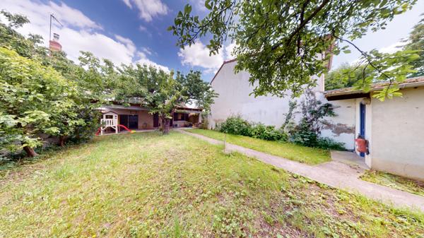 Maison
         4 pièces
        - 82 m² Exclusivité 379 000 € *