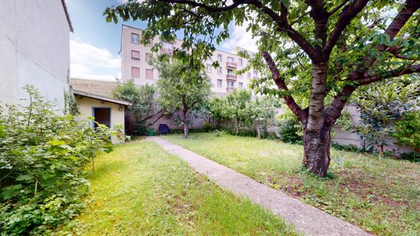 Maison
         4 pièces
        - 82 m² Exclusivité 379 000 € *