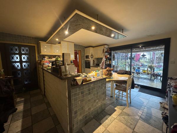 Exclusivité à ROCHEFORT Nord- Maison en pierre avec piscine jardin et dépendanceet dépendance