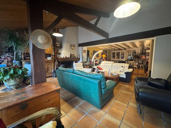 Exclusivité à ROCHEFORT Nord- Maison en pierre avec piscine jardin et dépendanceet dépendance