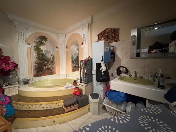 Exclusivité à ROCHEFORT Nord- Maison en pierre avec piscine jardin et dépendanceet dépendance