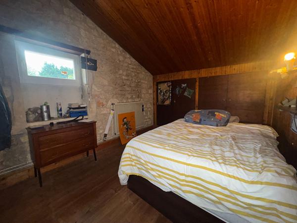 Exclusivité à ROCHEFORT Nord- Maison en pierre avec piscine jardin et dépendanceet dépendance