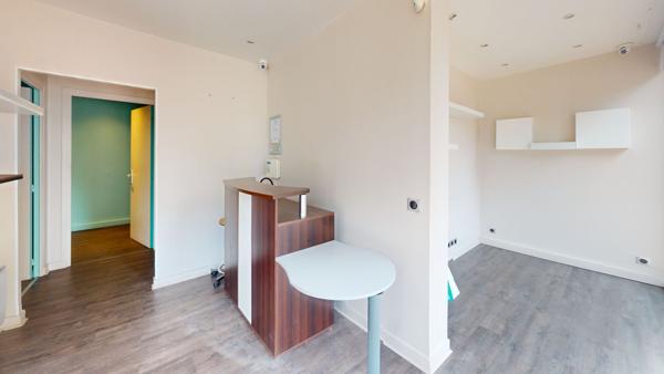 Local commercial CHILLY-MAZARIN 5 pièces 52.07 m²