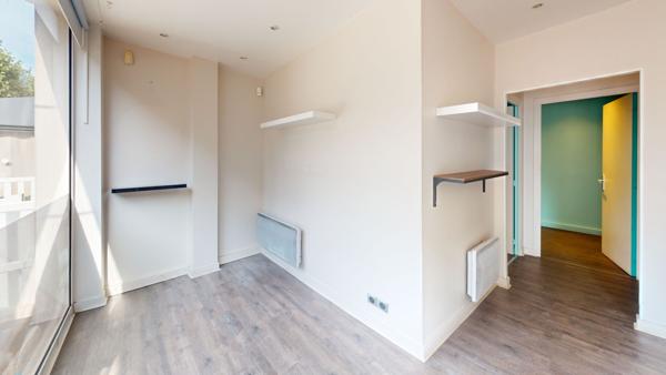 Local commercial CHILLY-MAZARIN 5 pièces 52.07 m²