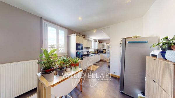 Maison
         5 pièces
        - 113 m² Exclusivité 529 000 € *