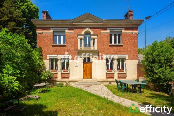 Maison
         7 pièces
        - 143 m² Bien prestige 1 150 000 € *
