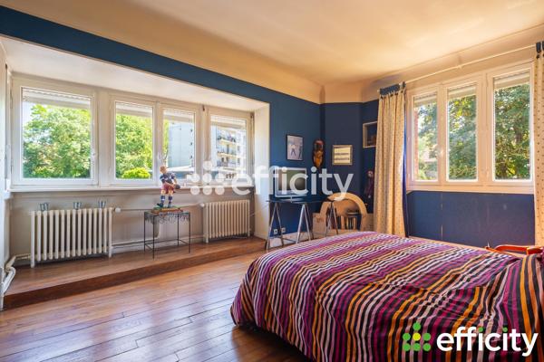 Maison
         7 pièces
        - 143 m² Bien prestige 1 150 000 € *