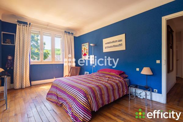 Maison
         7 pièces
        - 143 m² Bien prestige 1 150 000 € *