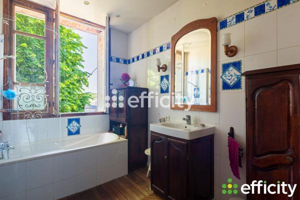 Maison
         7 pièces
        - 143 m² Bien prestige 1 150 000 € *