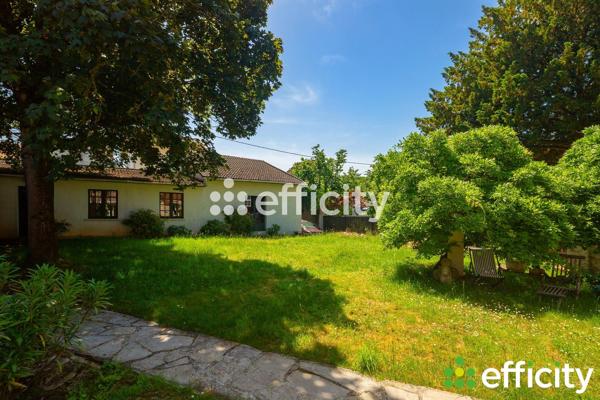 Maison
         7 pièces
        - 143 m² Bien prestige 1 150 000 € *
