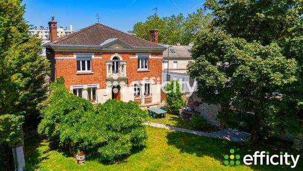 Maison
         7 pièces
        - 143 m² Bien prestige 1 150 000 € *