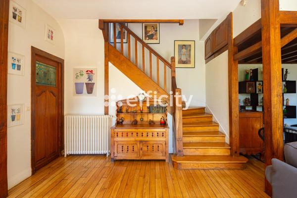 Maison
         7 pièces
        - 143 m² Bien prestige 1 150 000 € *