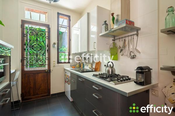 Maison
         7 pièces
        - 143 m² Bien prestige 1 150 000 € *