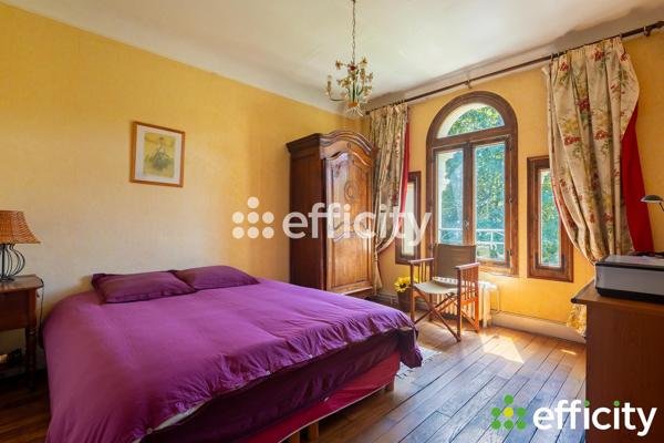 Maison
         7 pièces
        - 143 m² Bien prestige 1 150 000 € *