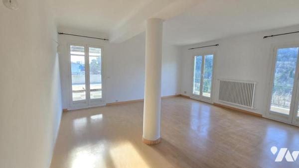 Appartement 3 pièces dernier étage terrasse