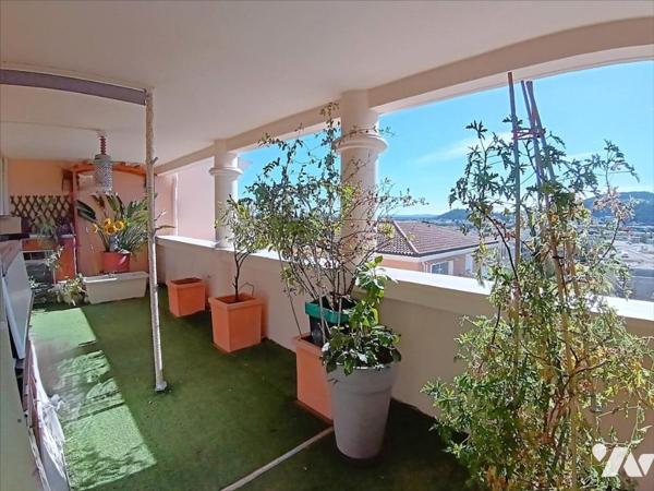 HYERES,  appartement 101 m2 avec terrasse, garage et parking sécurisés