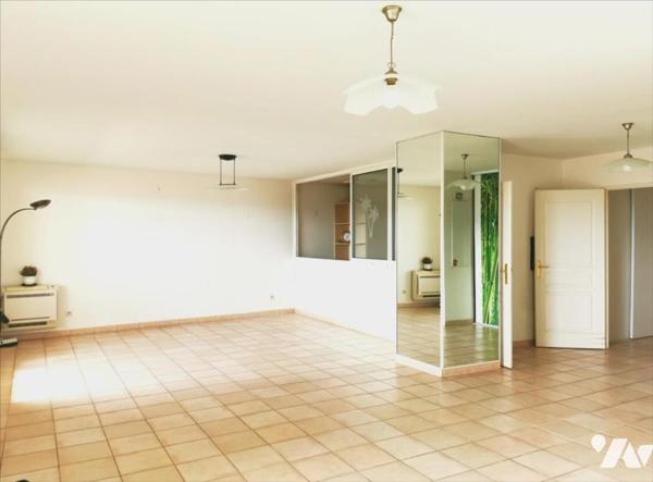 HYERES,  appartement 101 m2 avec terrasse, garage et parking sécurisés