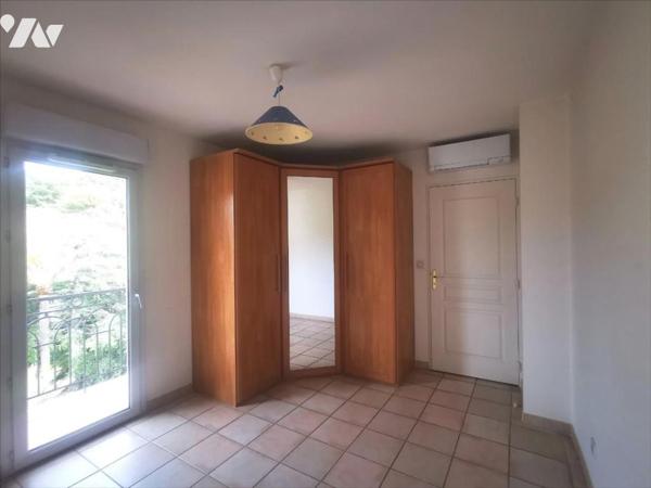 HYERES,  appartement 101 m2 avec terrasse, garage et parking sécurisés