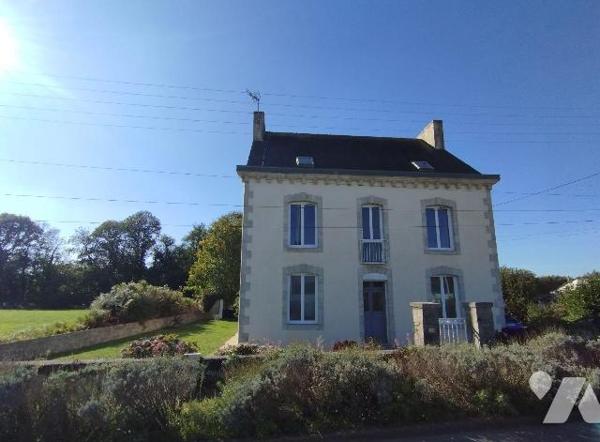 MAISON DE CARACTERE RÉNOVÉE EN 2020 ET SITUÉE A QUELQUES PAS DES COMMERCES ET DE TOUTES LES COM...