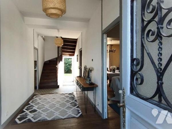 MAISON DE CARACTERE RÉNOVÉE EN 2020 ET SITUÉE A QUELQUES PAS DES COMMERCES ET DE TOUTES LES COM...