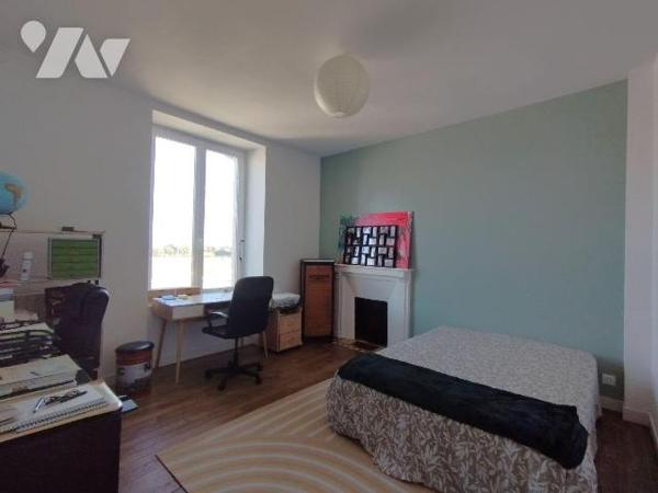 MAISON DE CARACTERE RÉNOVÉE EN 2020 ET SITUÉE A QUELQUES PAS DES COMMERCES ET DE TOUTES LES COM...