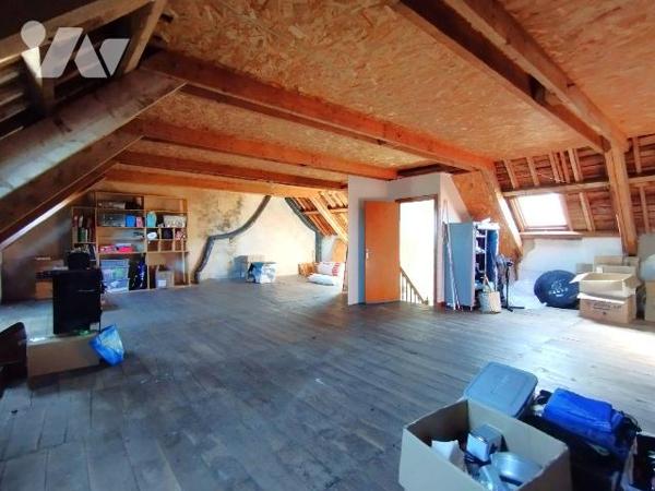 MAISON DE CARACTERE RÉNOVÉE EN 2020 ET SITUÉE A QUELQUES PAS DES COMMERCES ET DE TOUTES LES COM...