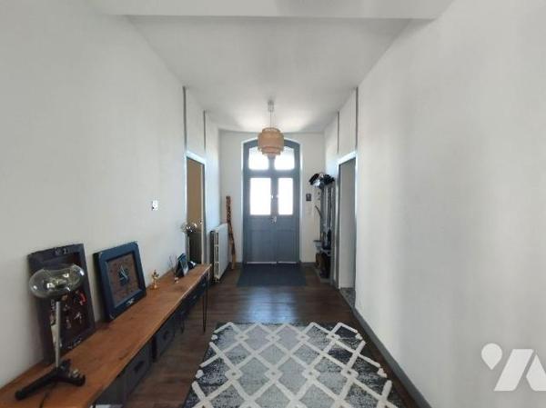 MAISON DE CARACTERE RÉNOVÉE EN 2020 ET SITUÉE A QUELQUES PAS DES COMMERCES ET DE TOUTES LES COM...