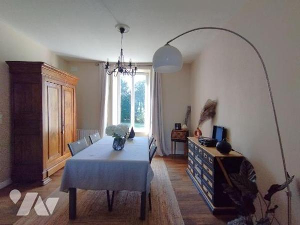 MAISON DE CARACTERE RÉNOVÉE EN 2020 ET SITUÉE A QUELQUES PAS DES COMMERCES ET DE TOUTES LES COM...