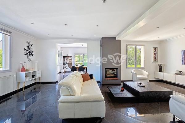 Maison à vendre 7 pièces de 165 m² à Conflans-Sainte-Honorine COUP DE COEUR POUR CETTE MAISON AU PRESTATION SOIGNEES