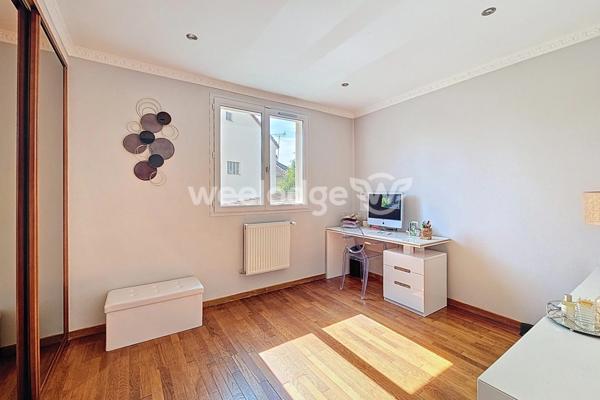 Maison à vendre 7 pièces de 165 m² à Conflans-Sainte-Honorine COUP DE COEUR POUR CETTE MAISON AU PRESTATION SOIGNEES