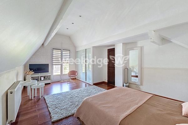 Maison à vendre 7 pièces de 165 m² à Conflans-Sainte-Honorine COUP DE COEUR POUR CETTE MAISON AU PRESTATION SOIGNEES