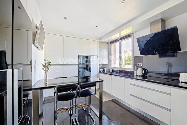 Maison à vendre 7 pièces de 165 m² à Conflans-Sainte-Honorine COUP DE COEUR POUR CETTE MAISON AU PRESTATION SOIGNEES