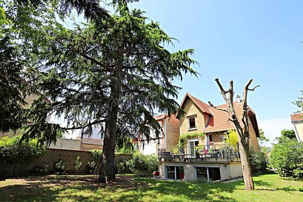 Maison Nanterre 949 000 € **  - Référence  15507