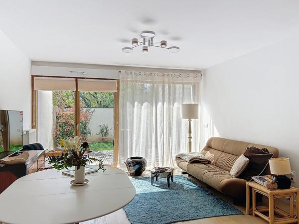 MONTREUIL – T3 RÉCENT AVEC JARDIN 39 M² et TERRASSE (PARKING en sus du prix)