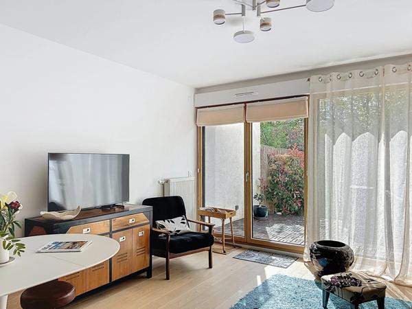 MONTREUIL – T3 RÉCENT AVEC JARDIN 39 M² et TERRASSE (PARKING en sus du prix)