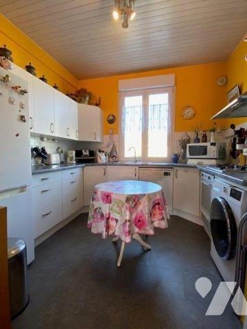 A vendre à Perros-Guirec (22700) en Côtes-d'Armor (22) un appartement de type 3 de 54 m², cuisi...