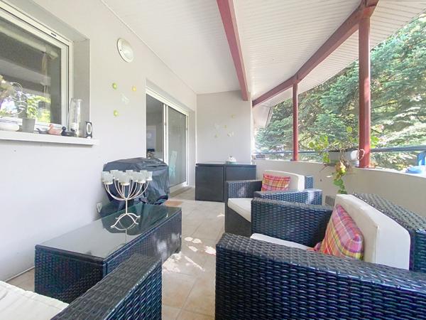 Appartement T3 avec grande terrasse couverte à deux pas du lac de Christus