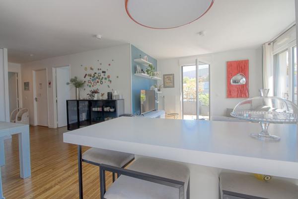 Appartement 5 pièce(s) 88.93 m2 4 chambres + 3 parkings (dont 1 box)