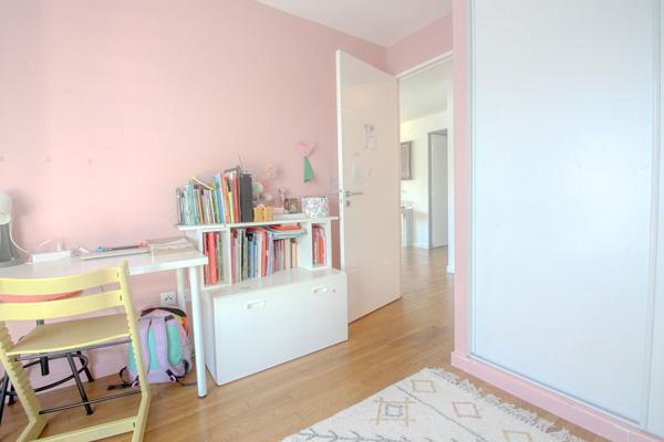 Appartement 5 pièce(s) 88.93 m2 4 chambres + 3 parkings (dont 1 box)